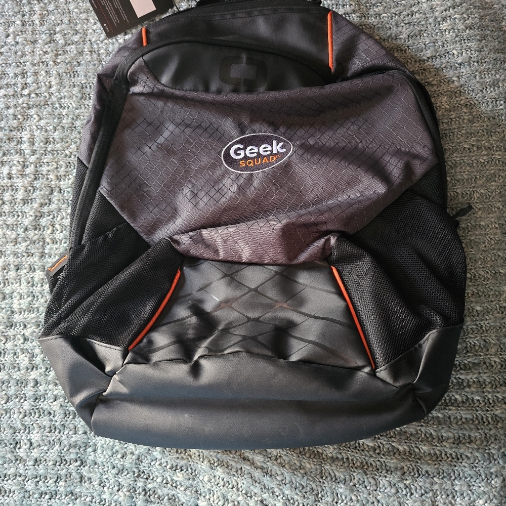 BEST BUY GEEK SQUAD BACKPACK NEW